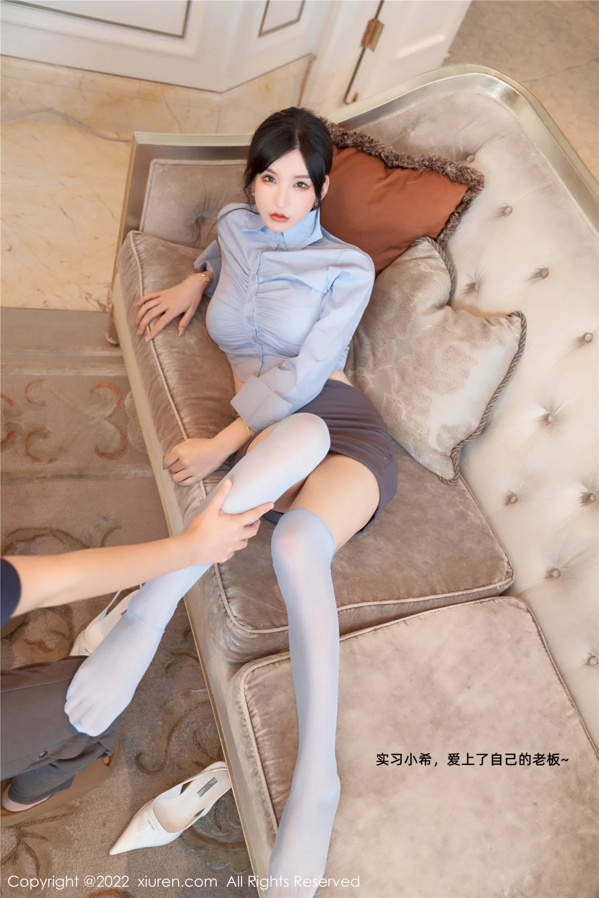 [[XiuRen秀人网]秀人网]No.5812_女神周于希Sally性感衬衫配灰短裙露蕾丝内衣配超薄肉丝诱惑写真90P