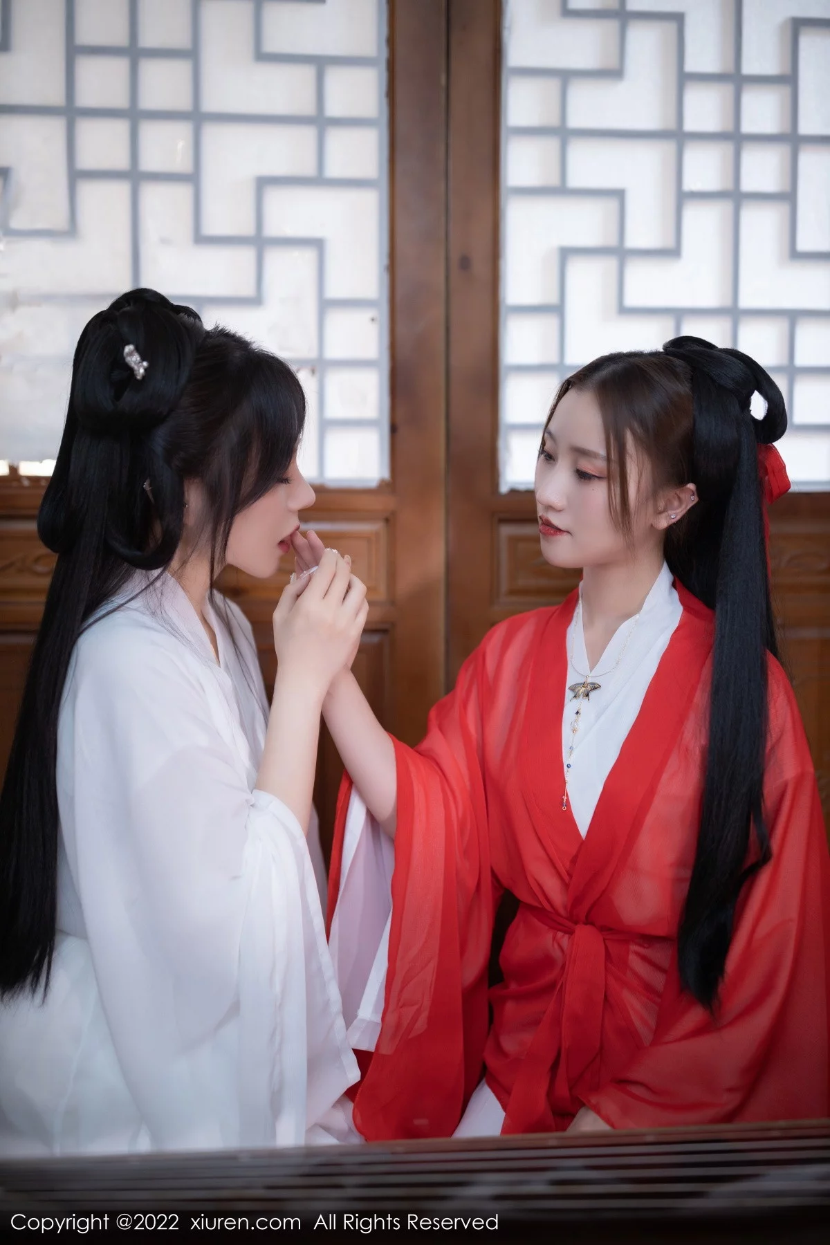 [[XiuRen秀人网]秀人网]No.5811_模特鱼子酱Fish古筝弹奏情节古装服饰秀曼妙身姿性感迷人写真82P