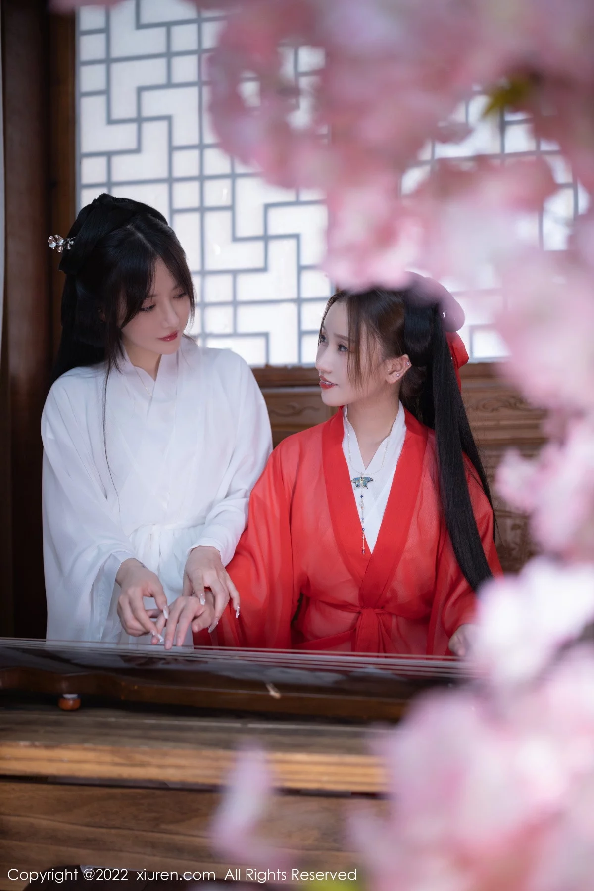 [[XiuRen秀人网]秀人网]No.5811_模特鱼子酱Fish古筝弹奏情节古装服饰秀曼妙身姿性感迷人写真82P