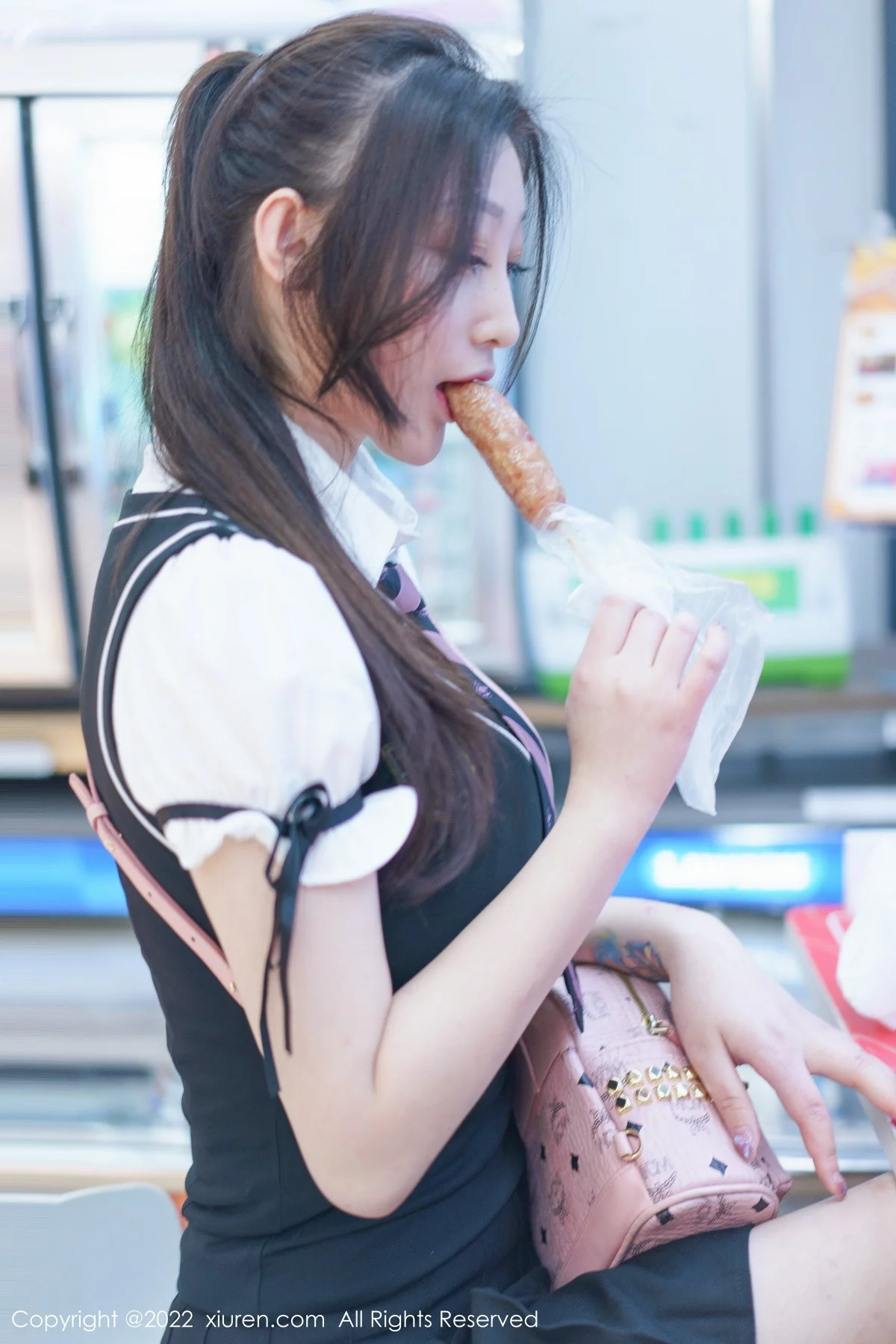 [[XiuRen秀人网]秀人网]No.5807_女神妲己_Toxic十月心愿旅拍性感学妹制服露黑色内衣诱惑写真69P