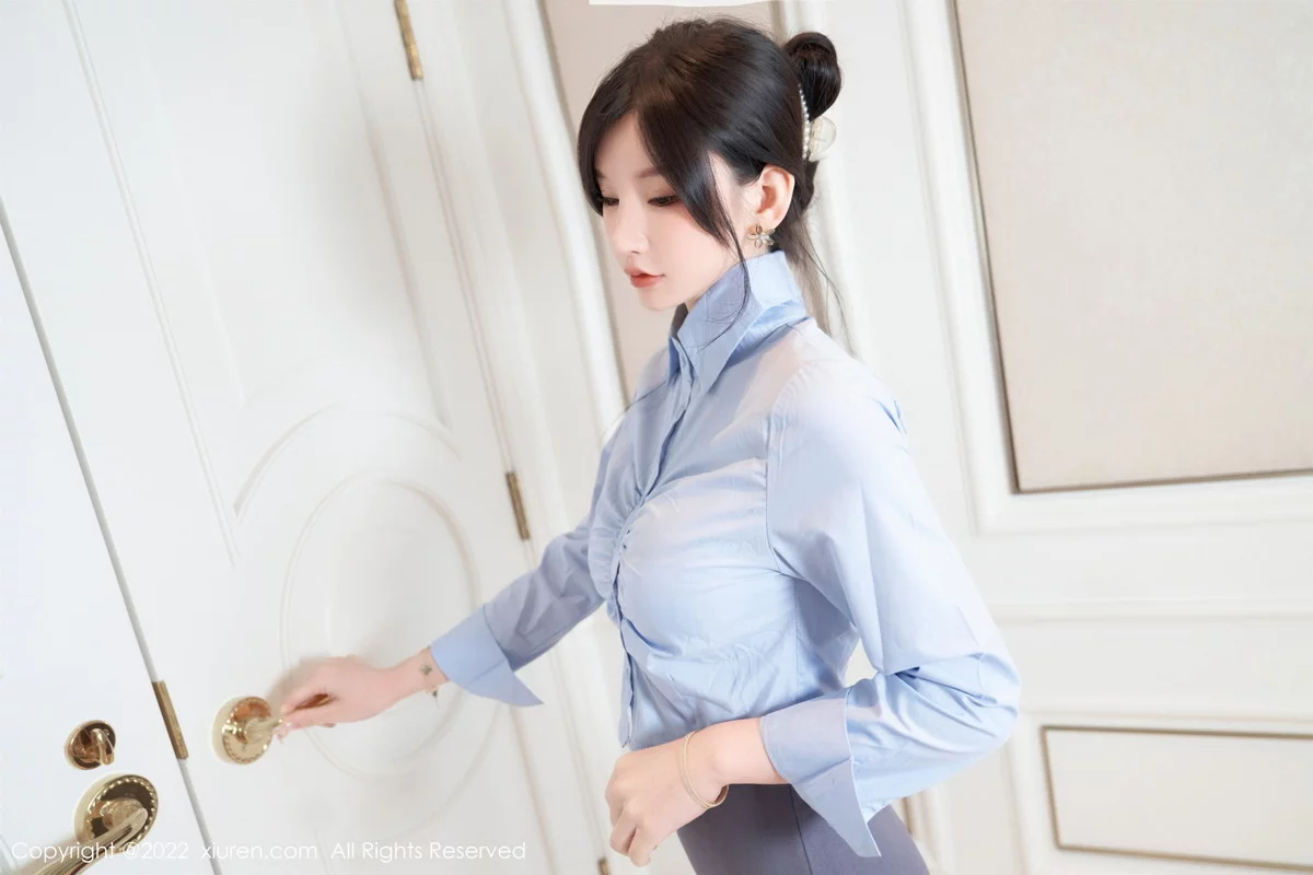 [[XiuRen秀人网]秀人网]No.5812_女神周于希Sally性感衬衫配灰短裙露蕾丝内衣配超薄肉丝诱惑写真90P