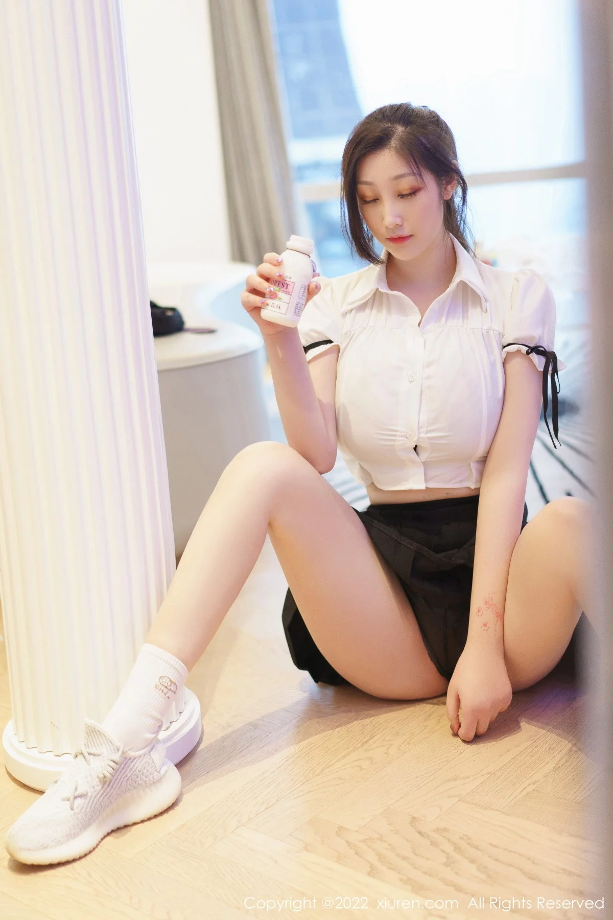 [[XiuRen秀人网]秀人网]No.5807_女神妲己_Toxic十月心愿旅拍性感学妹制服露黑色内衣诱惑写真69P