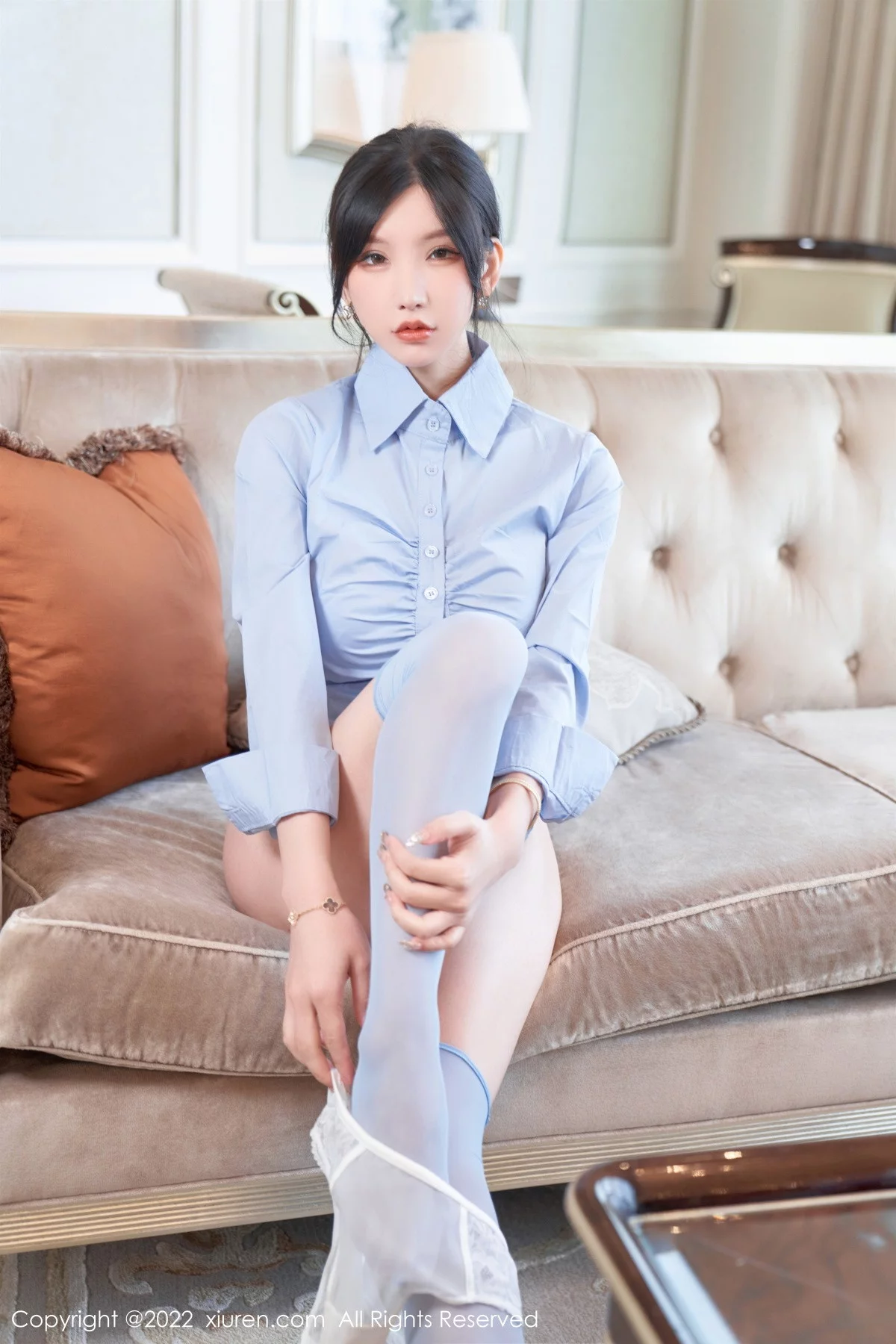 [[XiuRen秀人网]秀人网]No.5812_女神周于希Sally性感衬衫配灰短裙露蕾丝内衣配超薄肉丝诱惑写真90P