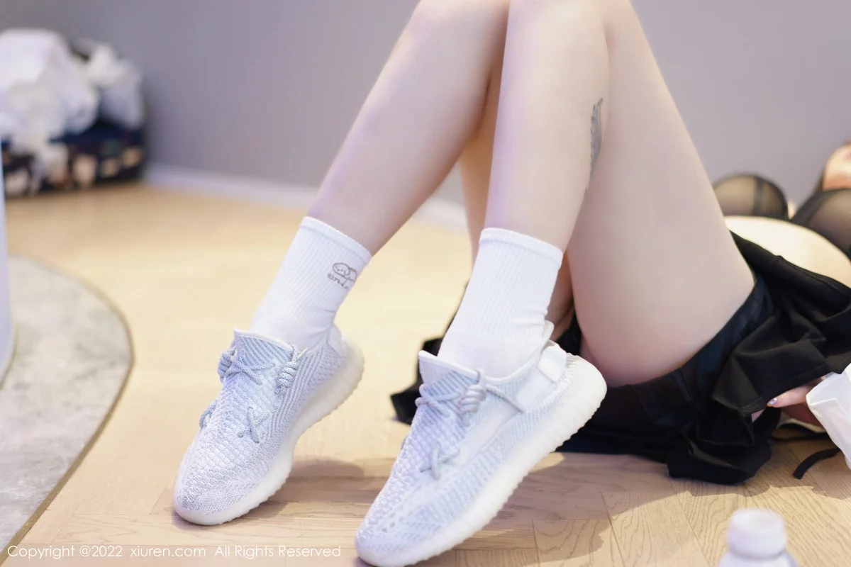 [[XiuRen秀人网]秀人网]No.5807_女神妲己_Toxic十月心愿旅拍性感学妹制服露黑色内衣诱惑写真69P