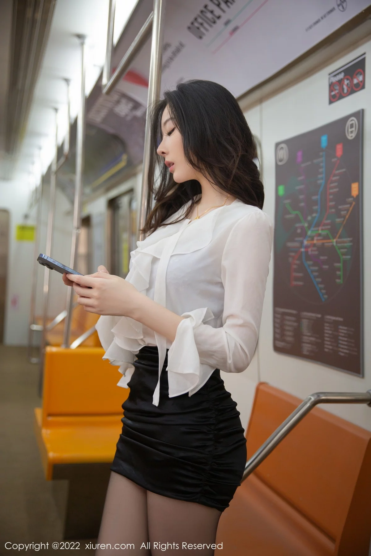 [[XiuRen秀人网]秀人网]No.5808_模特是小逗逗性感白T配黑色短裙露蕾丝内衣秀曼妙身姿诱惑写真78P