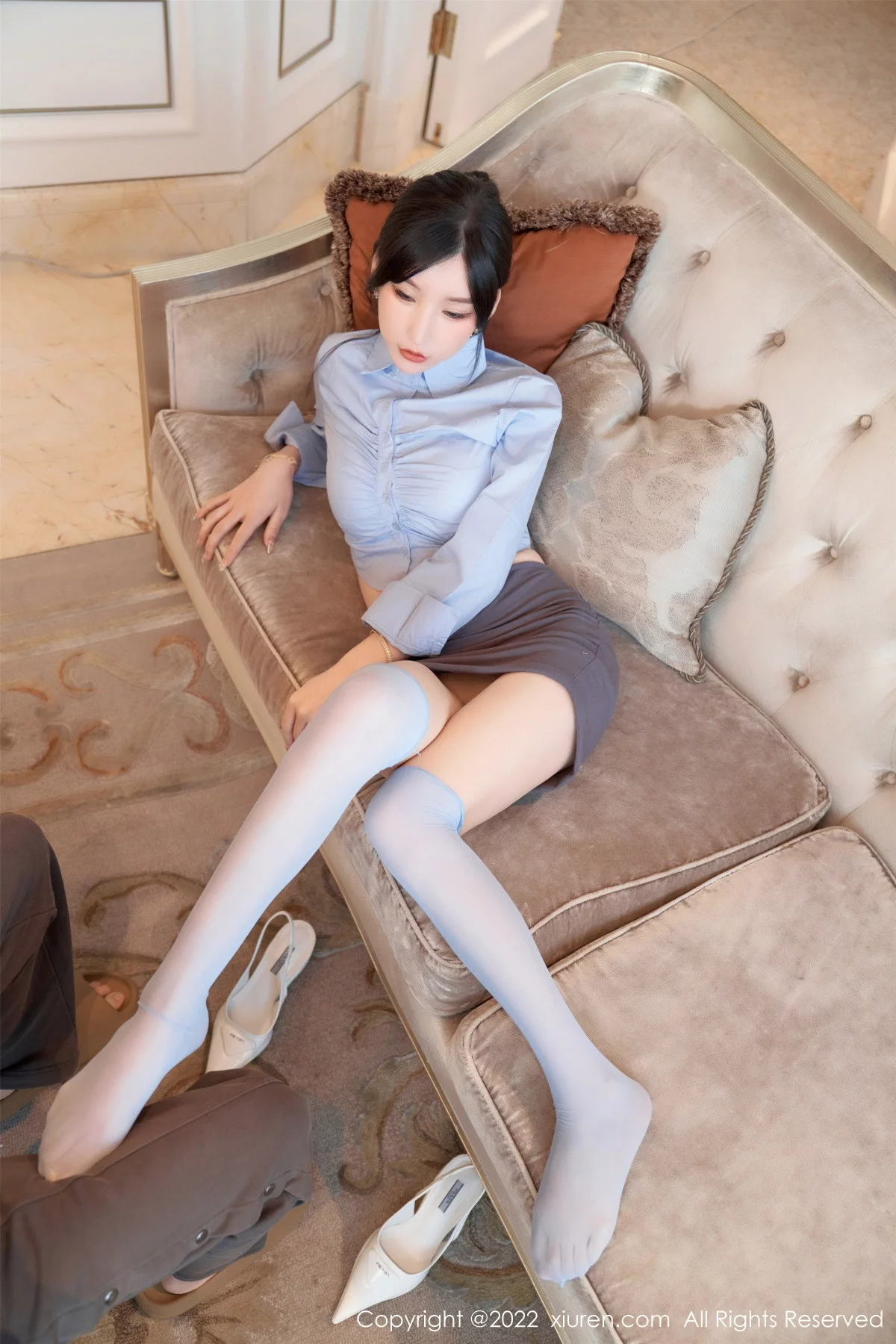 [[XiuRen秀人网]秀人网]No.5812_女神周于希Sally性感衬衫配灰短裙露蕾丝内衣配超薄肉丝诱惑写真90P