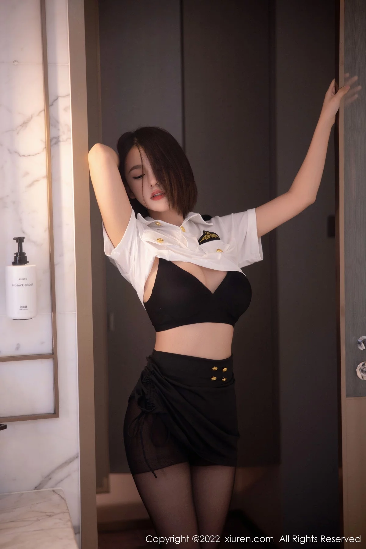 [[XiuRen秀人网]秀人网]No.5815_模特美羊羊性感制服主题白色上衣配黑短裙露黑色内衣诱惑写真79P