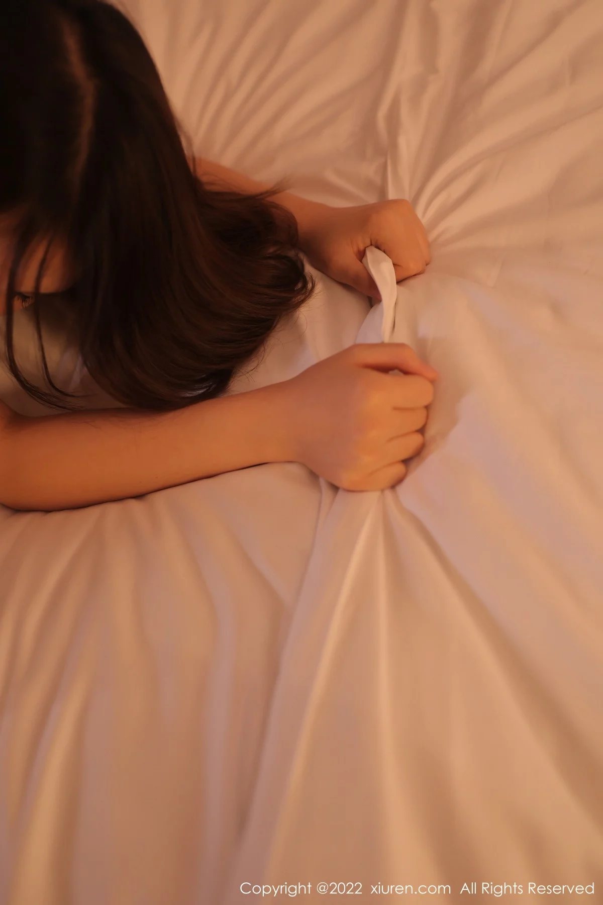 [[XiuRen秀人网]秀人网]No.5815_模特美羊羊性感制服主题白色上衣配黑短裙露黑色内衣诱惑写真79P