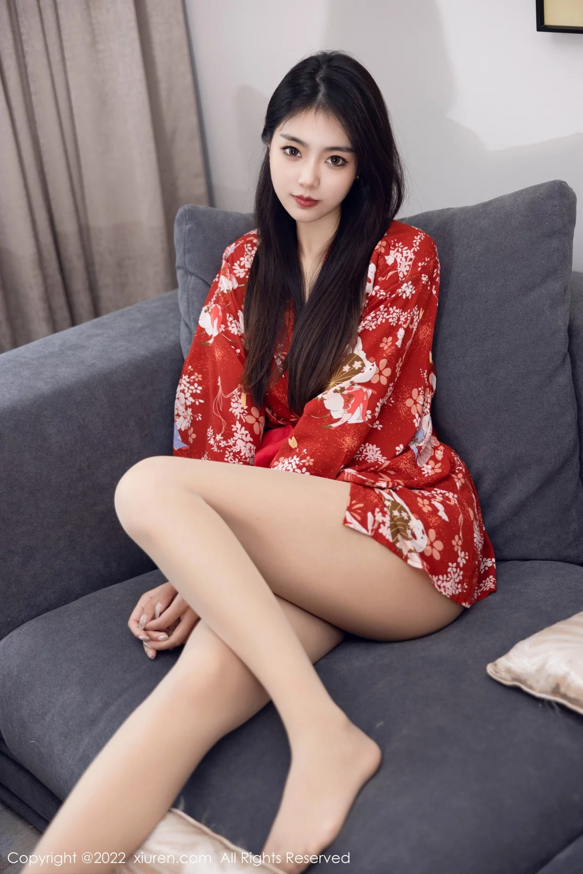 [[XiuRen秀人网]秀人网]No.5736_模特可乐Vicky红色图案服饰配超薄无内肉丝秀翘臀美腿诱惑写真53P