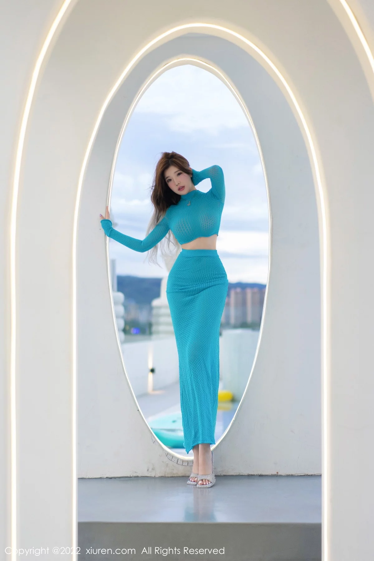 [[XiuRen秀人网]秀人网]No.5738_模特小海臀Rena西双版纳旅拍蓝色紧身套装秀豪乳翘臀诱惑写真69P