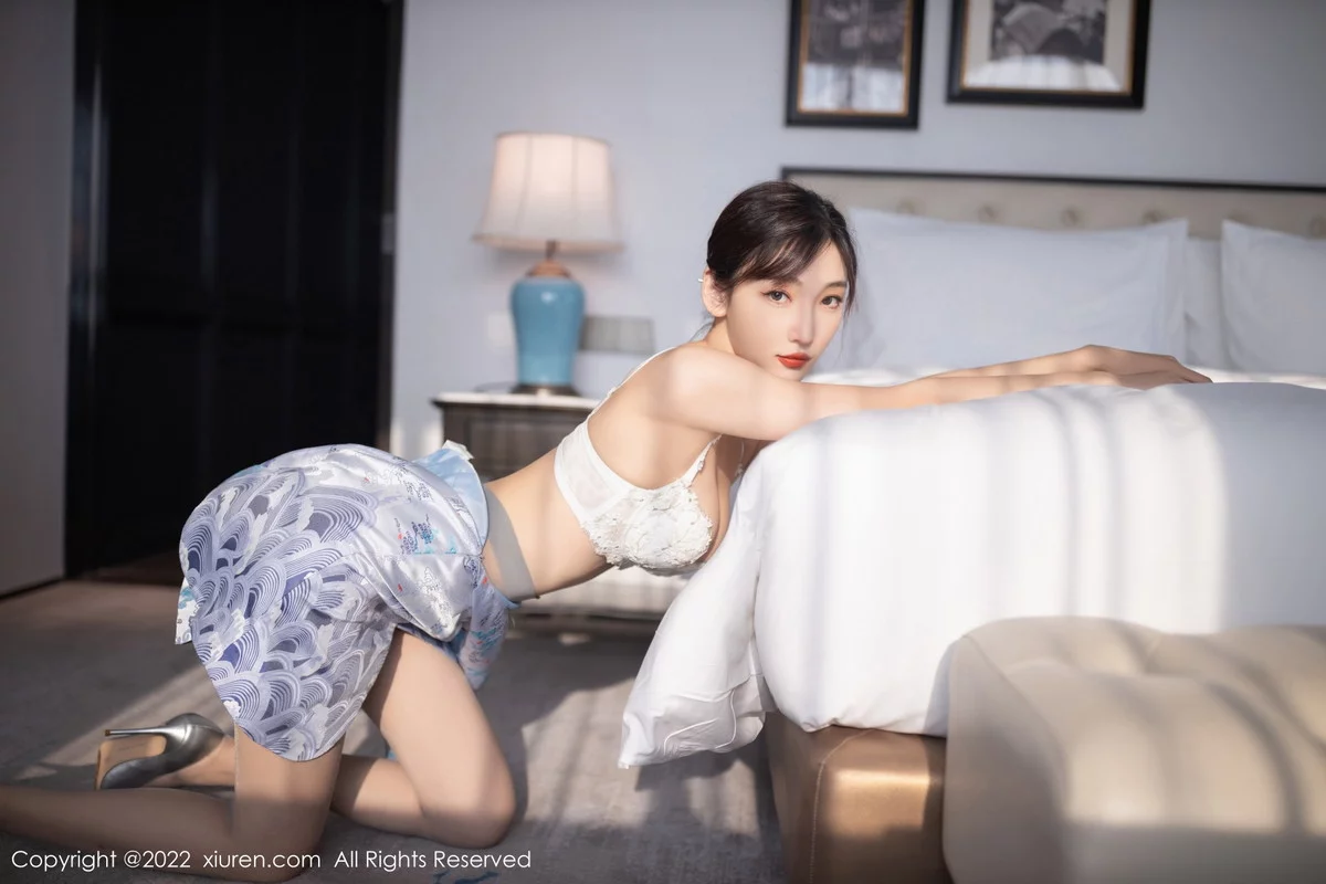 [[XiuRen秀人网]秀人网]No.5739_模特陆萱萱性感青花瓷图案旗袍配超薄肉丝秀完美身材诱惑写真80P