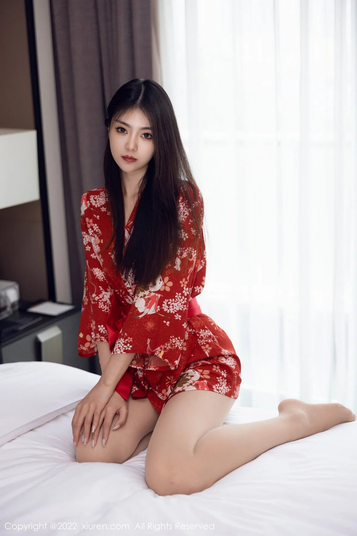 [[XiuRen秀人网]秀人网]No.5736_模特可乐Vicky红色图案服饰配超薄无内肉丝秀翘臀美腿诱惑写真53P