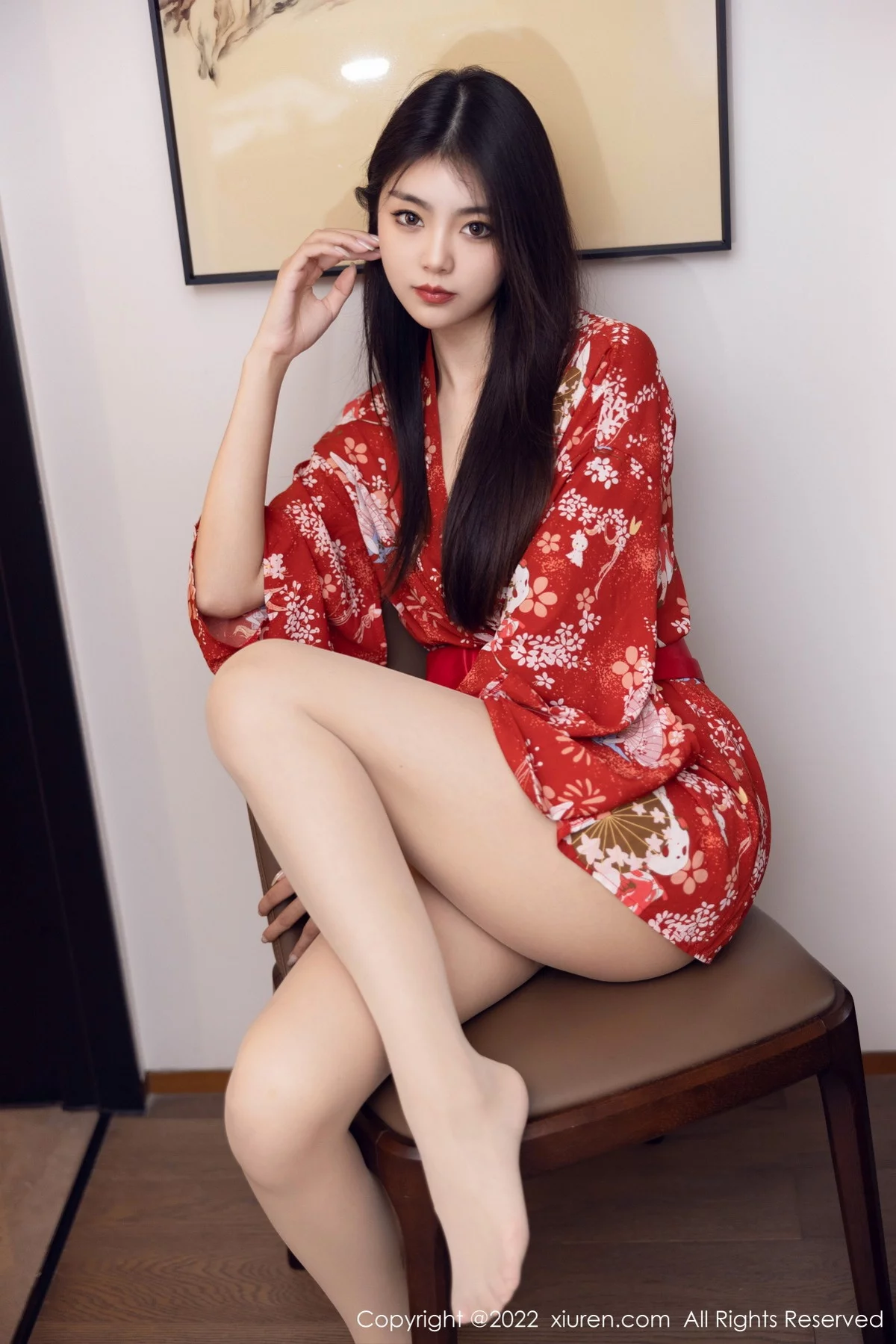 [[XiuRen秀人网]秀人网]No.5736_模特可乐Vicky红色图案服饰配超薄无内肉丝秀翘臀美腿诱惑写真53P