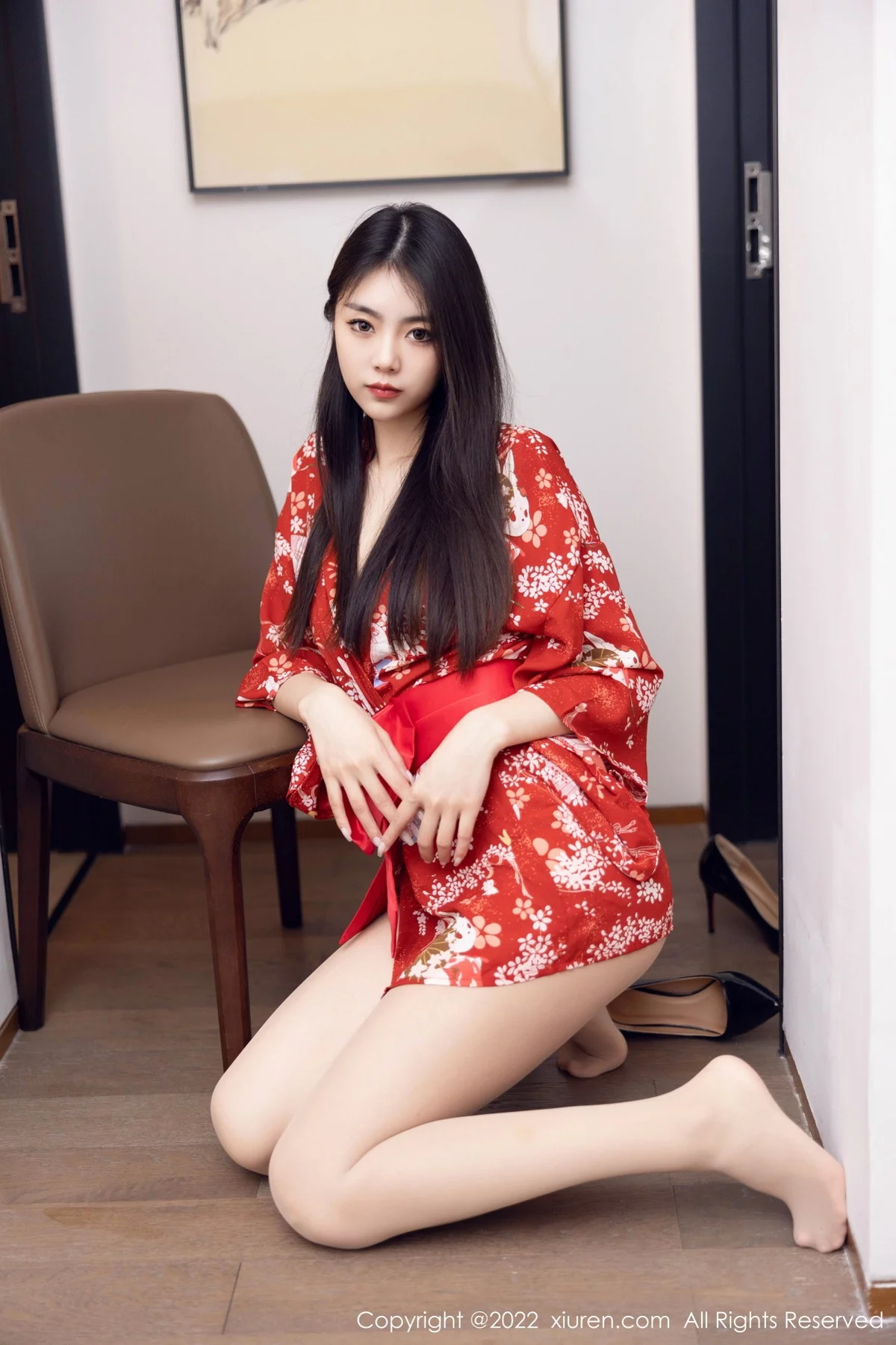 [[XiuRen秀人网]秀人网]No.5736_模特可乐Vicky红色图案服饰配超薄无内肉丝秀翘臀美腿诱惑写真53P