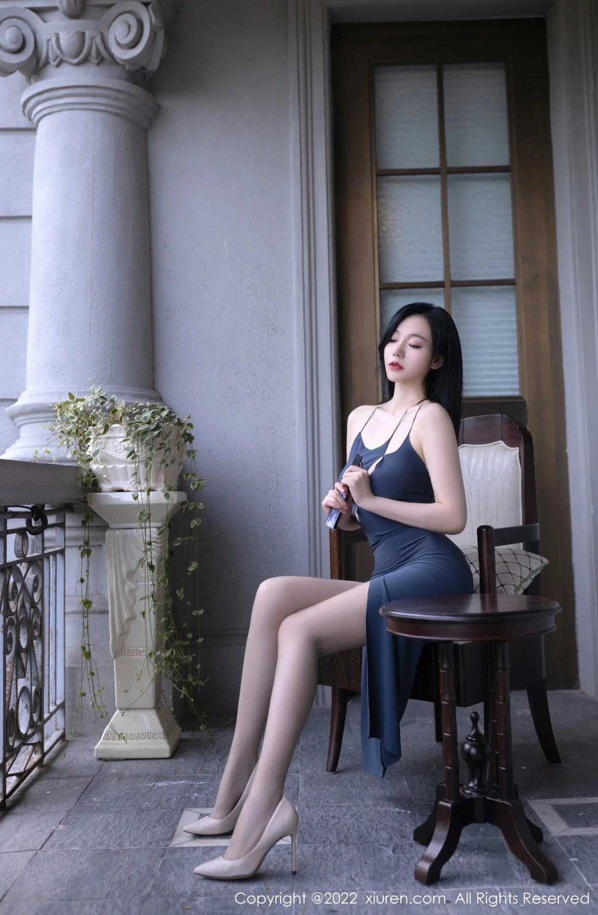 [[XiuRen秀人网]秀人网]No.5824_模特安然anran北京旅拍蓝灰色连衣短裙秀曼妙身姿迷人诱惑写真90P