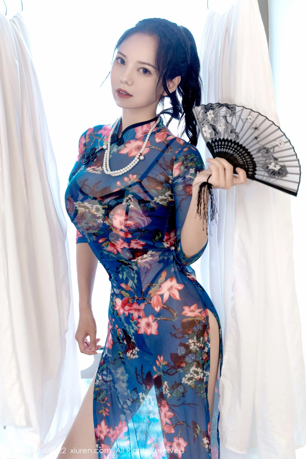 [[XiuRen秀人网]秀人网]No.5819_模特大美妞儿私房半脱薄透旗袍露性感内衣配蕾丝肉袜诱惑写真63P