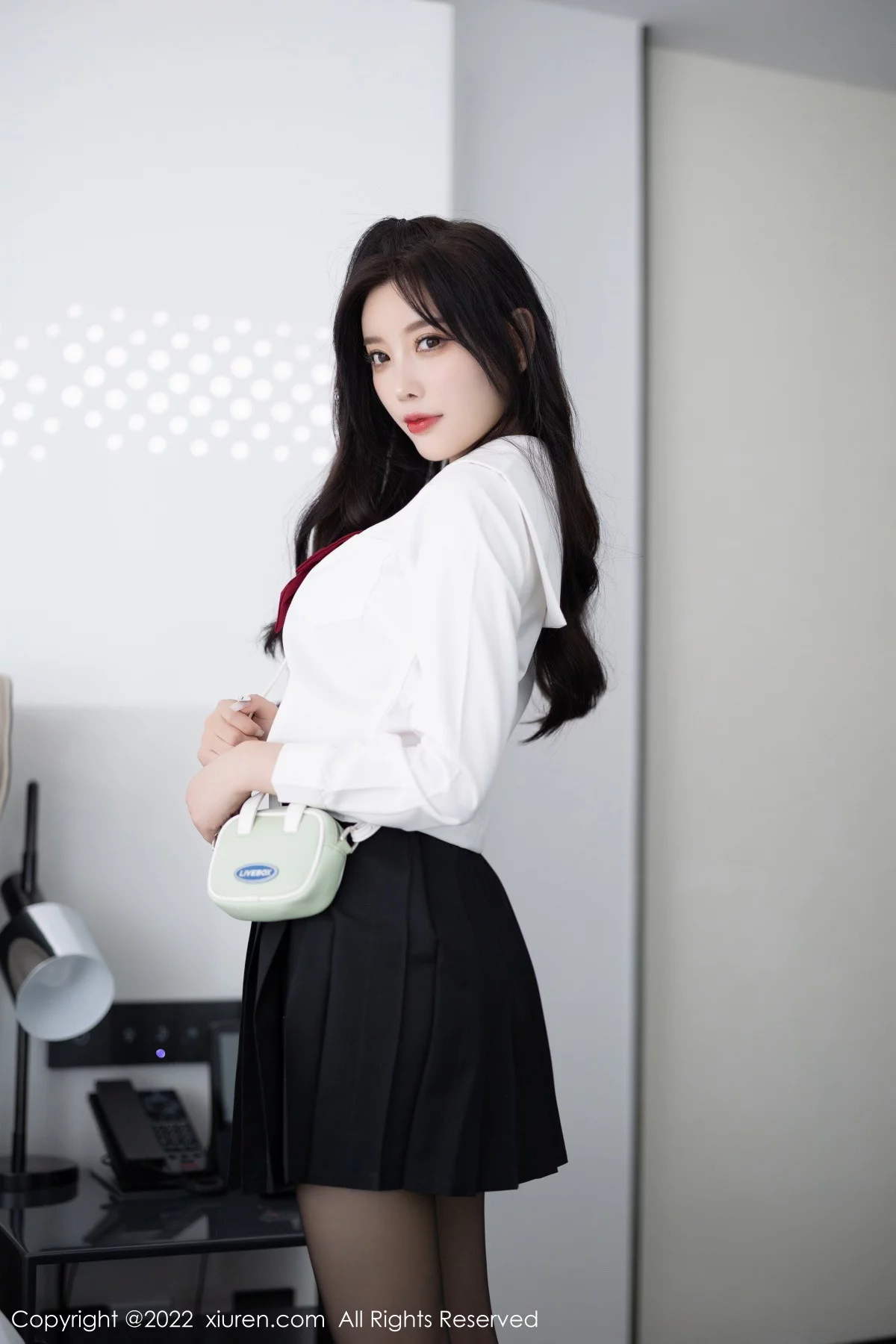 [[XiuRen秀人网]秀人网]No.5823_女神杨晨晨Yome性感白T配黑色短裙露黑色内衣迷人诱惑写真94P