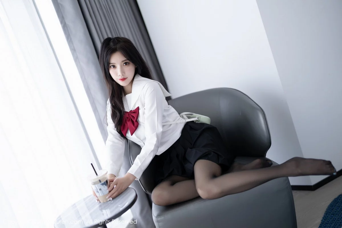 [[XiuRen秀人网]秀人网]No.5823_女神杨晨晨Yome性感白T配黑色短裙露黑色内衣迷人诱惑写真94P