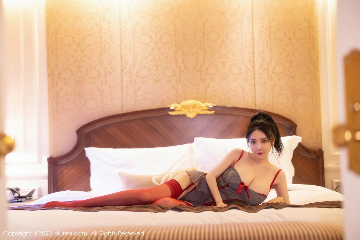 [[XiuRen秀人网]秀人网]No.5818_模特潘娇娇性感灰色情趣服配红丝吊袜秀巨乳肥臀撩人诱惑写真81P