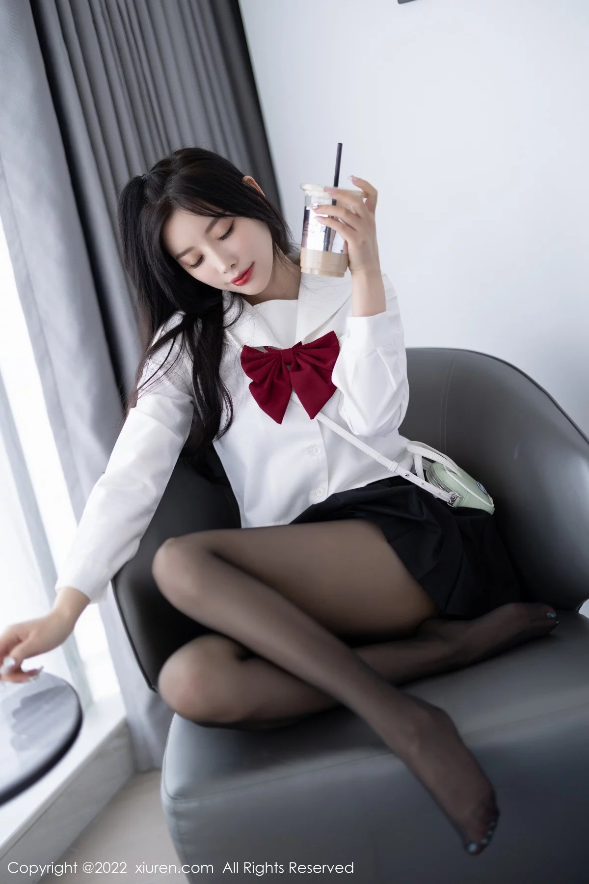 [[XiuRen秀人网]秀人网]No.5823_女神杨晨晨Yome性感白T配黑色短裙露黑色内衣迷人诱惑写真94P