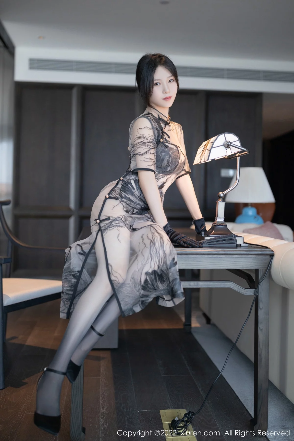 [[XiuRen秀人网]秀人网]No.5830_模特利世性感轻透薄纱旗袍露黑色蕾丝内衣秀惹火身材诱惑写真84P