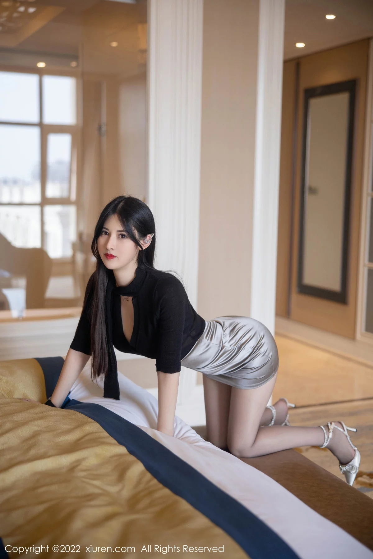 [[XiuRen秀人网]秀人网]No.5829_模特诗诗kiki黑色上衣配浅灰色短裙露性感蕾丝内衣惹火诱惑写真92P