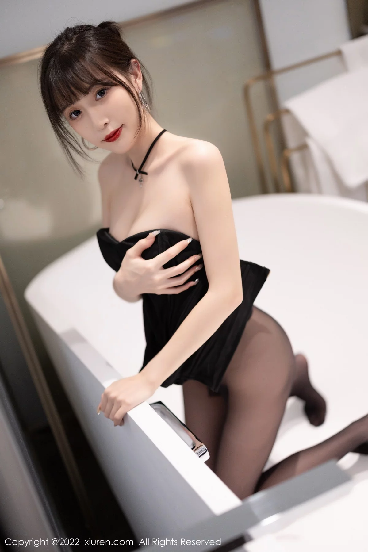 [[XiuRen秀人网]秀人网]No.5831_模特林星阑黑色露肩上衣配红色皮质短裙秀超薄无内黑丝诱惑写真88P