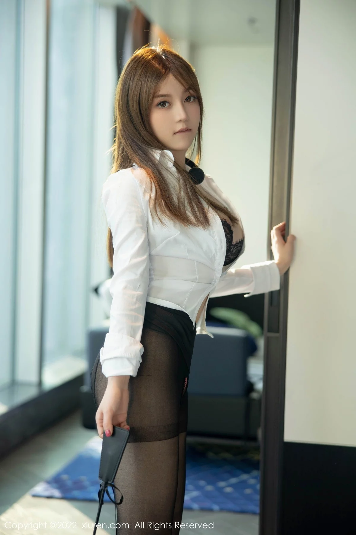 [[XiuRen秀人网]秀人网]No.5835_模特豆瓣酱捆绑拍摄性感白T配黑短裙露黑色内衣迷人诱惑写真101P