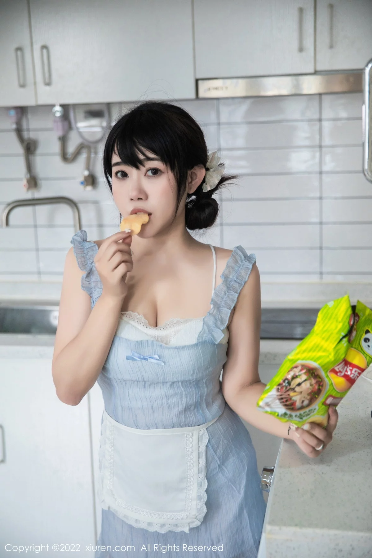 [[XiuRen秀人网]秀人网]No.5834_模特严利娅Yuliya私房性感浅蓝色女仆服饰秀翘臀美腿诱惑写真53P