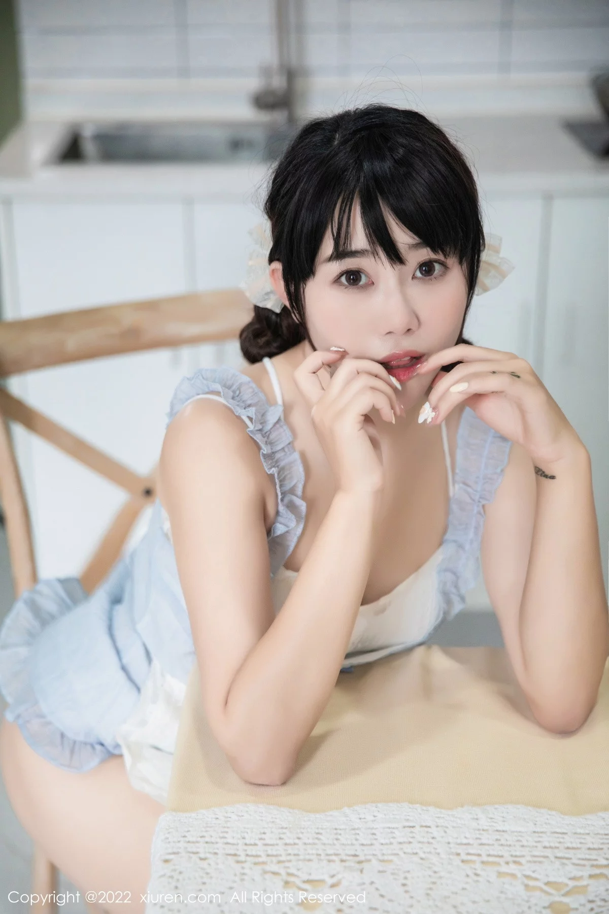 [[XiuRen秀人网]秀人网]No.5834_模特严利娅Yuliya私房性感浅蓝色女仆服饰秀翘臀美腿诱惑写真53P