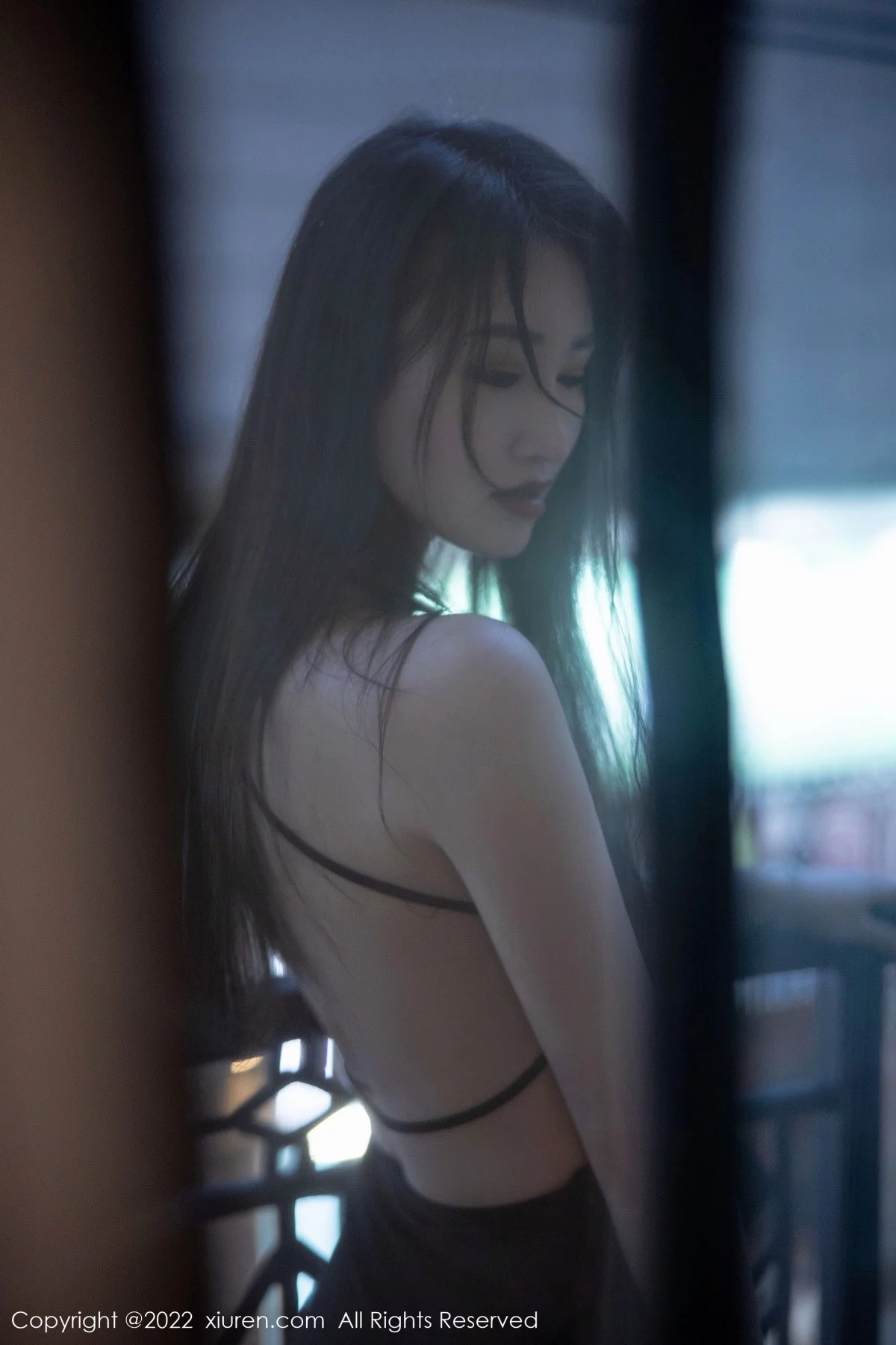 [[XiuRen秀人网]秀人网]No.5833_新人模特司柠性感黑色吊带短裙配超薄无内黑丝秀翘臀诱惑写真63P