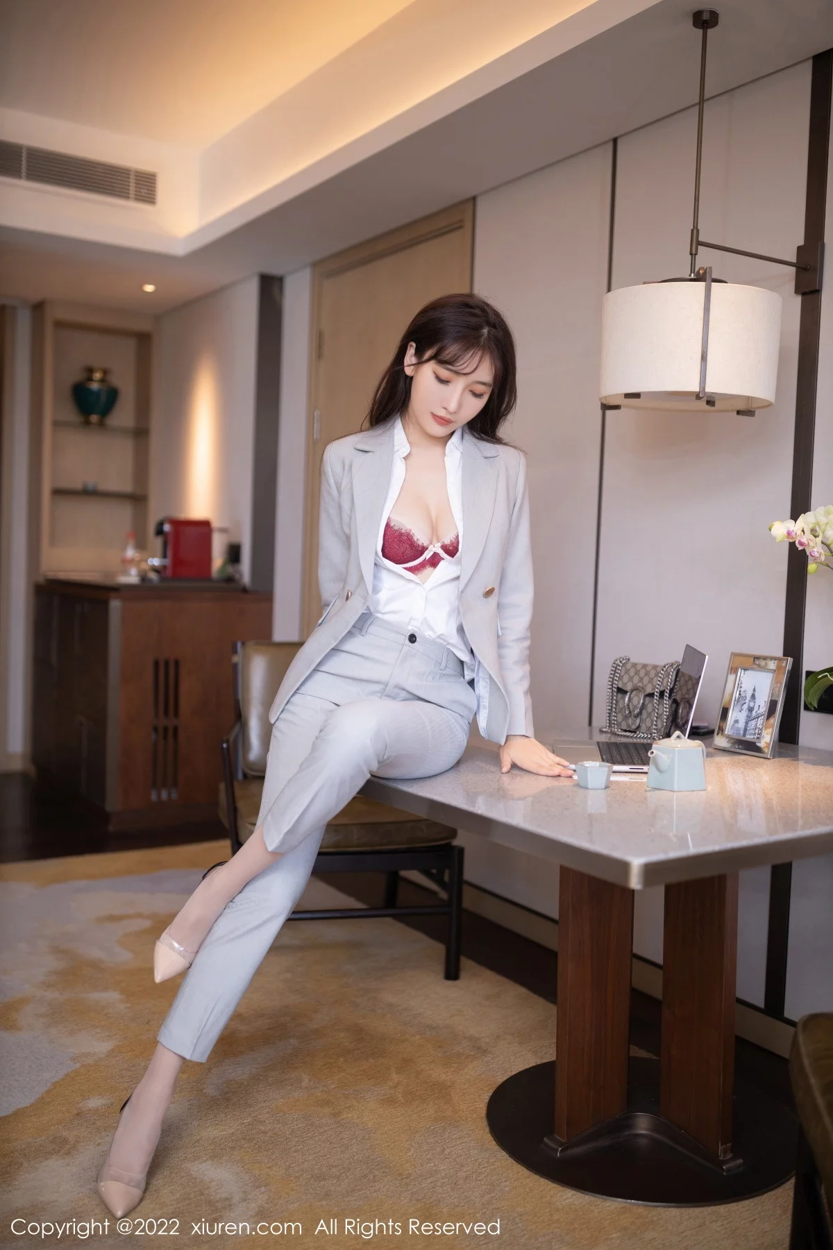 [[XiuRen秀人网]秀人网]No.5840_模特陆萱萱北京旅拍催眠主题脱灰色制服露红色蕾丝内衣诱惑写真80P