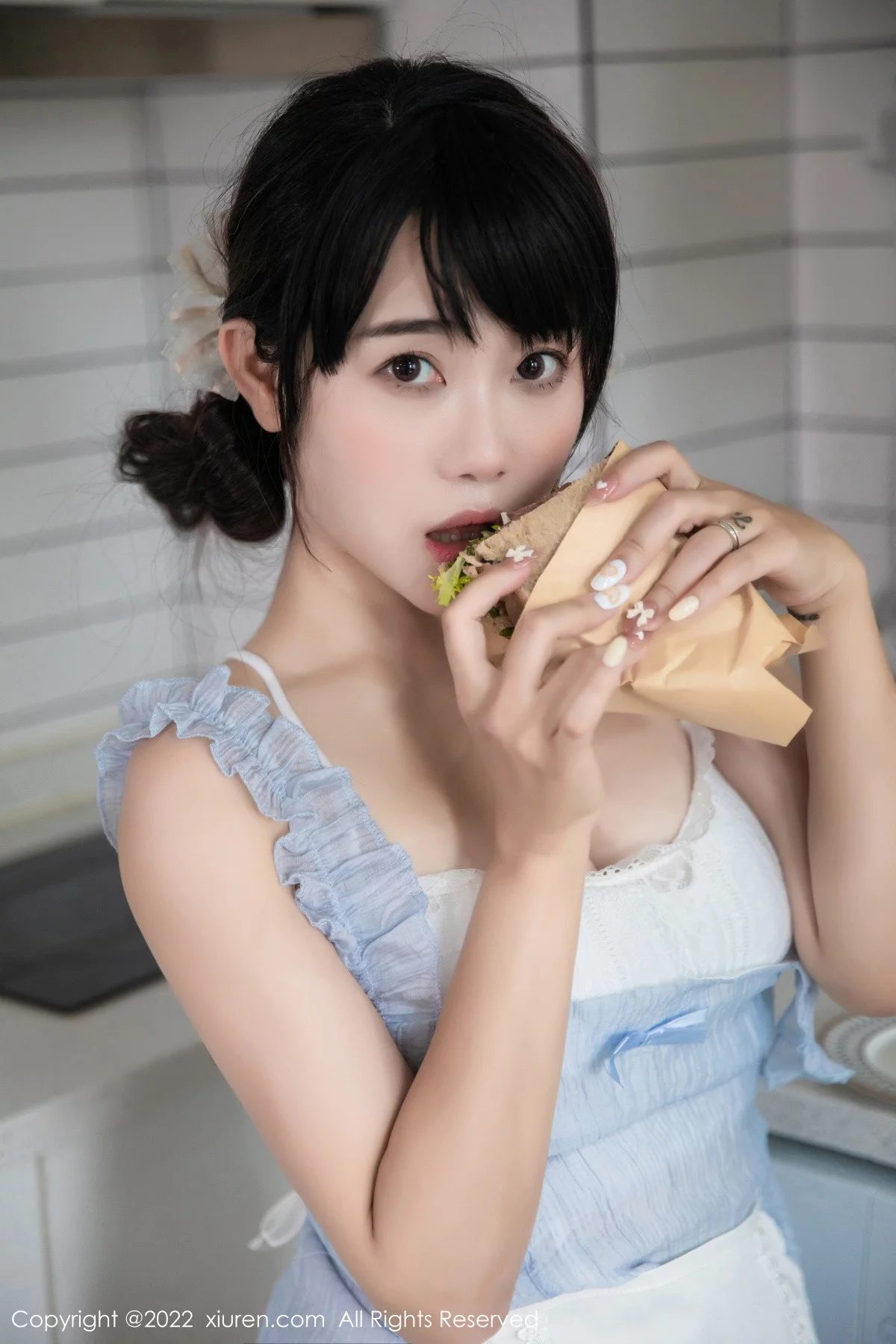 [[XiuRen秀人网]秀人网]No.5834_模特严利娅Yuliya私房性感浅蓝色女仆服饰秀翘臀美腿诱惑写真53P