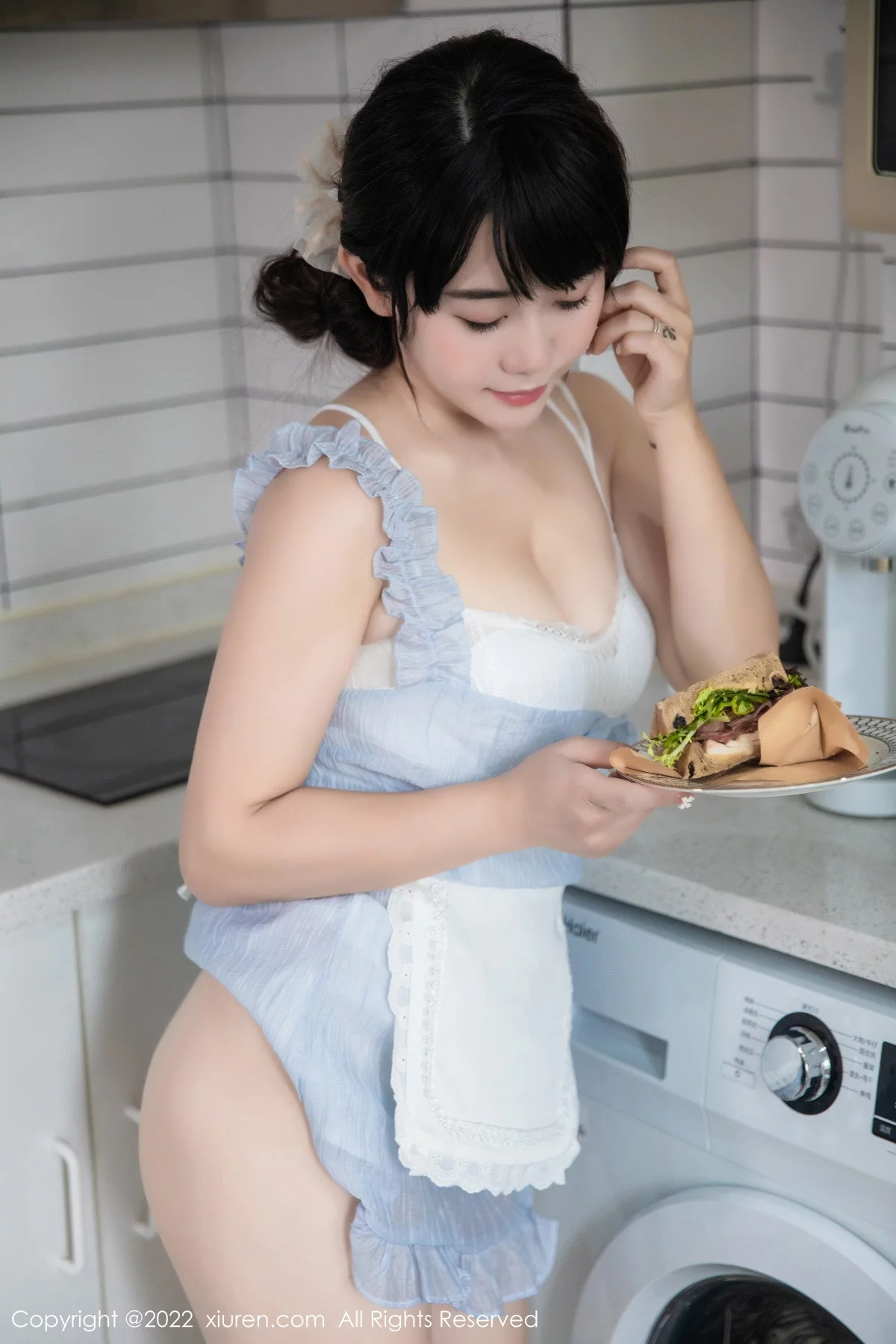 [[XiuRen秀人网]秀人网]No.5834_模特严利娅Yuliya私房性感浅蓝色女仆服饰秀翘臀美腿诱惑写真53P