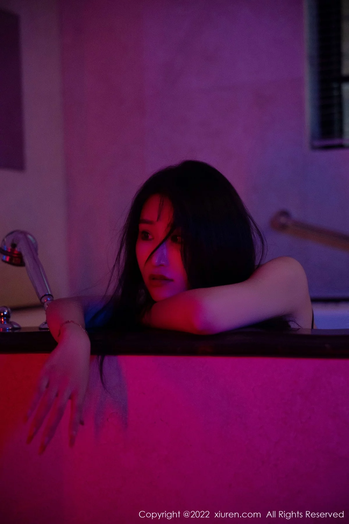 [[XiuRen秀人网]秀人网]No.5833_新人模特司柠性感黑色吊带短裙配超薄无内黑丝秀翘臀诱惑写真63P