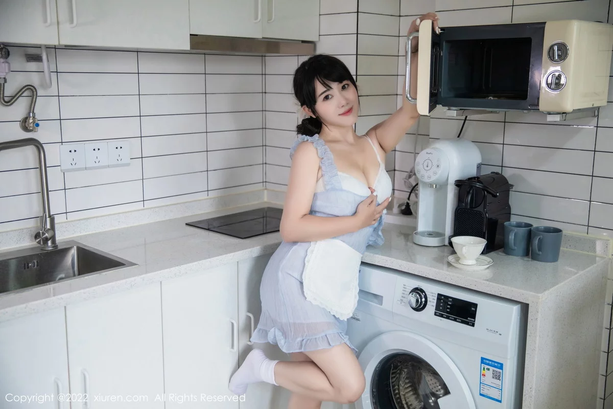 [[XiuRen秀人网]秀人网]No.5834_模特严利娅Yuliya私房性感浅蓝色女仆服饰秀翘臀美腿诱惑写真53P