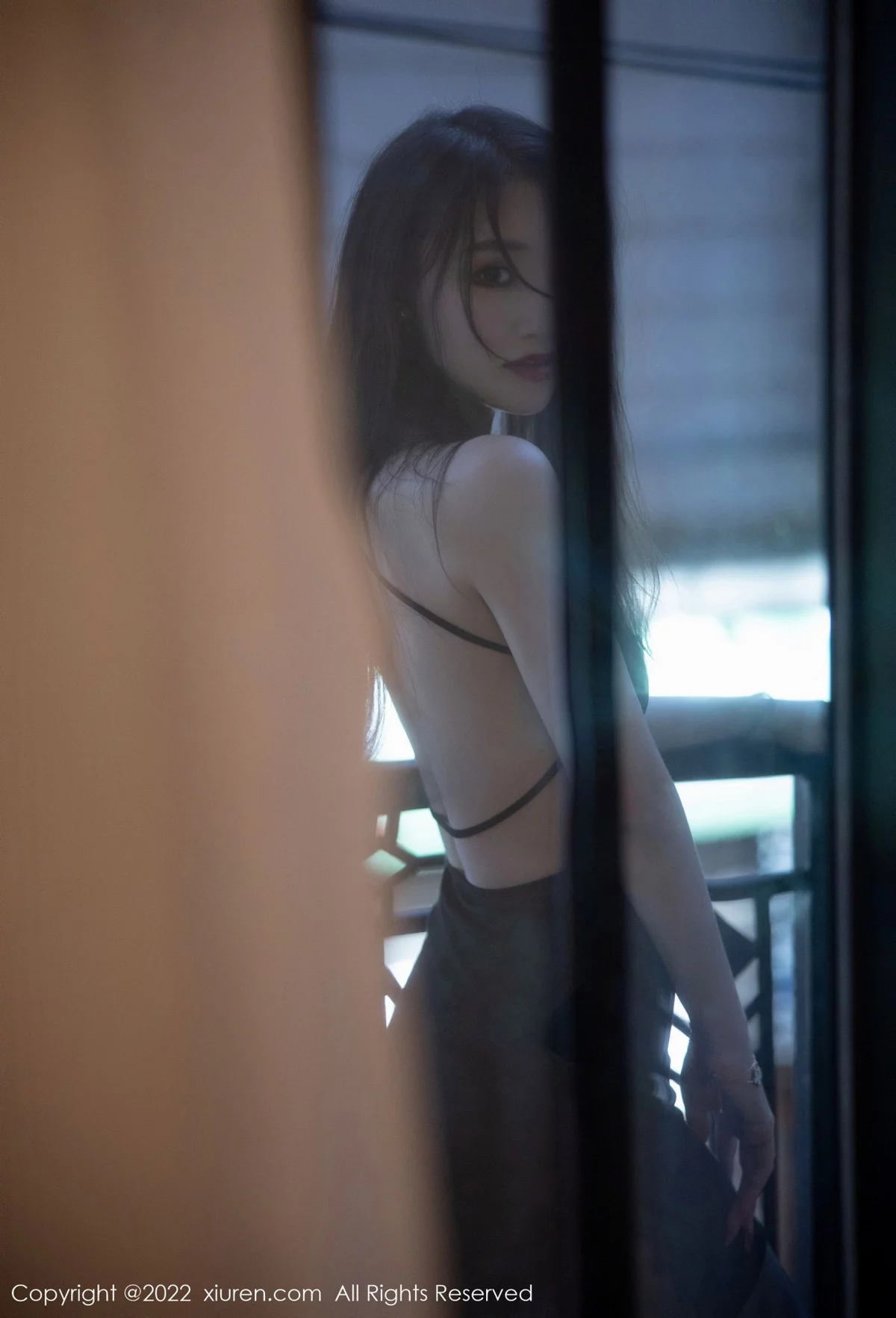 [[XiuRen秀人网]秀人网]No.5833_新人模特司柠性感黑色吊带短裙配超薄无内黑丝秀翘臀诱惑写真63P