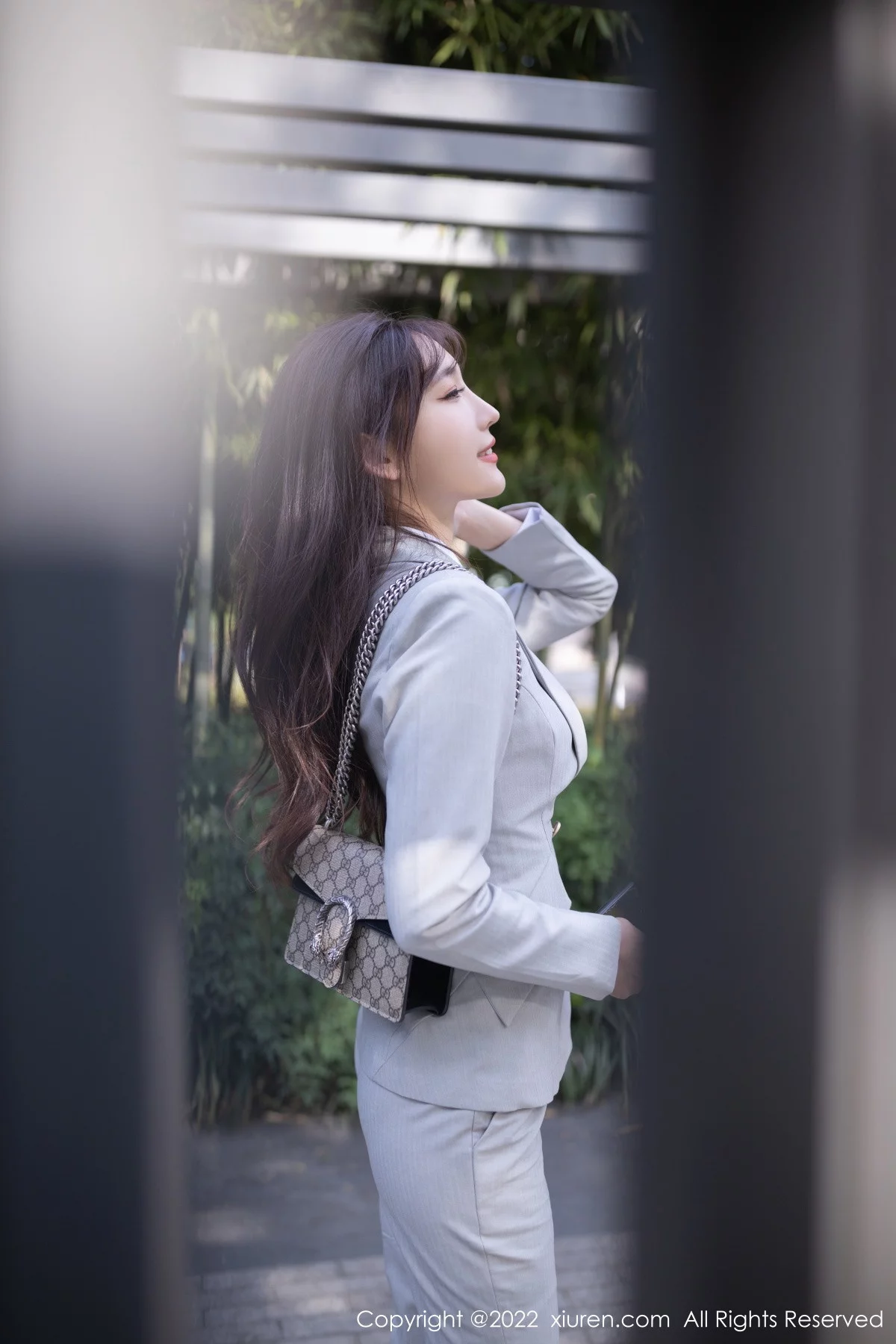 [[XiuRen秀人网]秀人网]No.5840_模特陆萱萱北京旅拍催眠主题脱灰色制服露红色蕾丝内衣诱惑写真80P