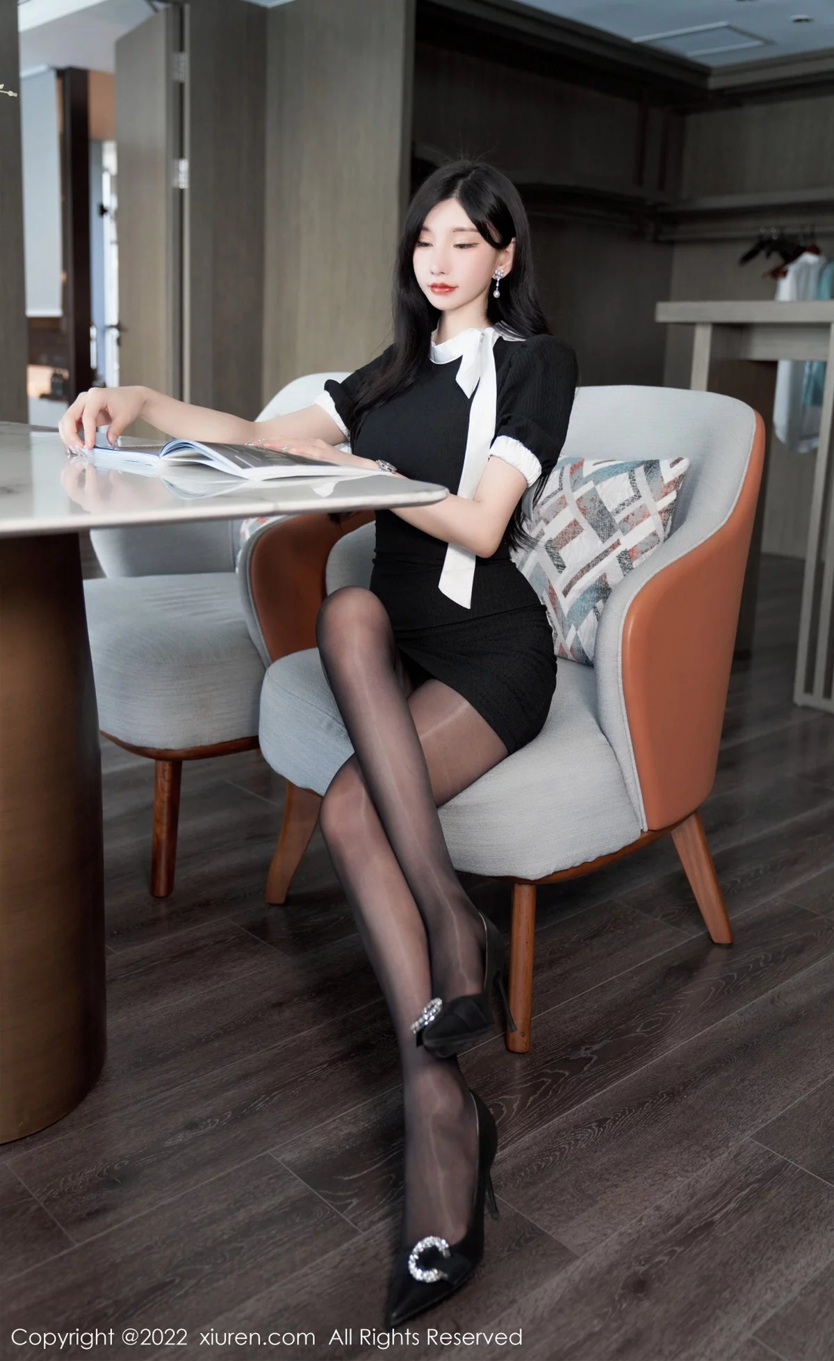 [[XiuRen秀人网]秀人网]No.5848_女神周于希Sally私房性感蓝色蕾丝内衣配超薄闪亮黑丝魅惑写真102P