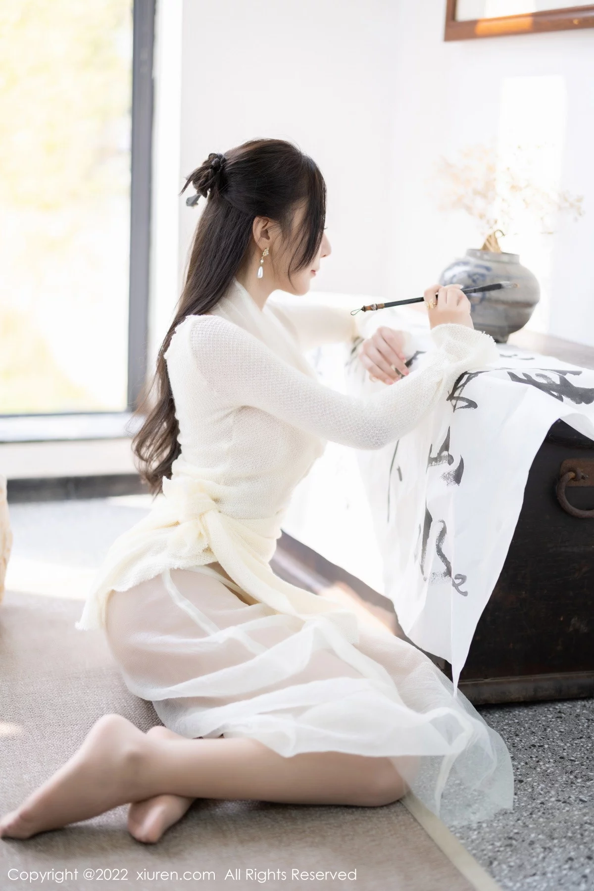 [[XiuRen秀人网]秀人网]No.5846_女神王馨瑶yanni性感白色连衣裙配超薄肉丝秀翘臀美腿诱惑写真87P