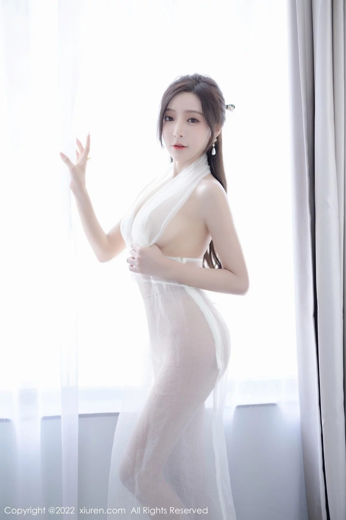 [[XiuRen秀人网]秀人网]No.5846_女神王馨瑶yanni性感白色连衣裙配超薄肉丝秀翘臀美腿诱惑写真87P