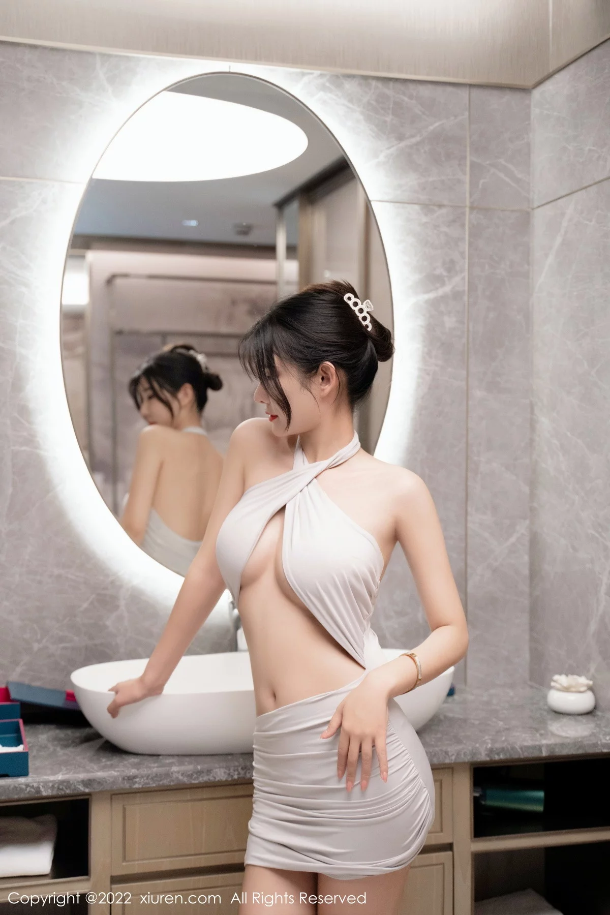 [[XiuRen秀人网]秀人网]No.5841_模特夏沫沫私房浴室性感白色短裙半撩露丁字裤秀翘臀诱惑写真70P