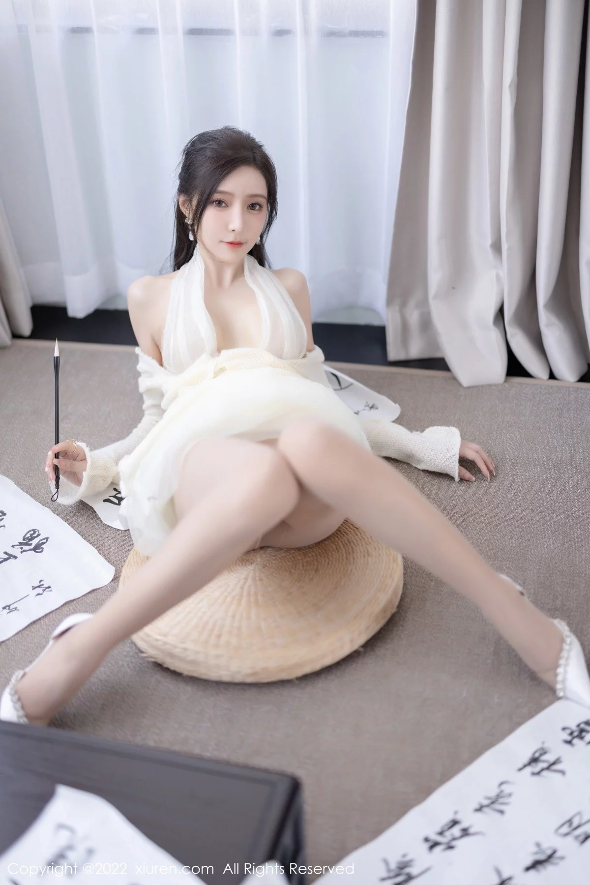 [[XiuRen秀人网]秀人网]No.5846_女神王馨瑶yanni性感白色连衣裙配超薄肉丝秀翘臀美腿诱惑写真87P