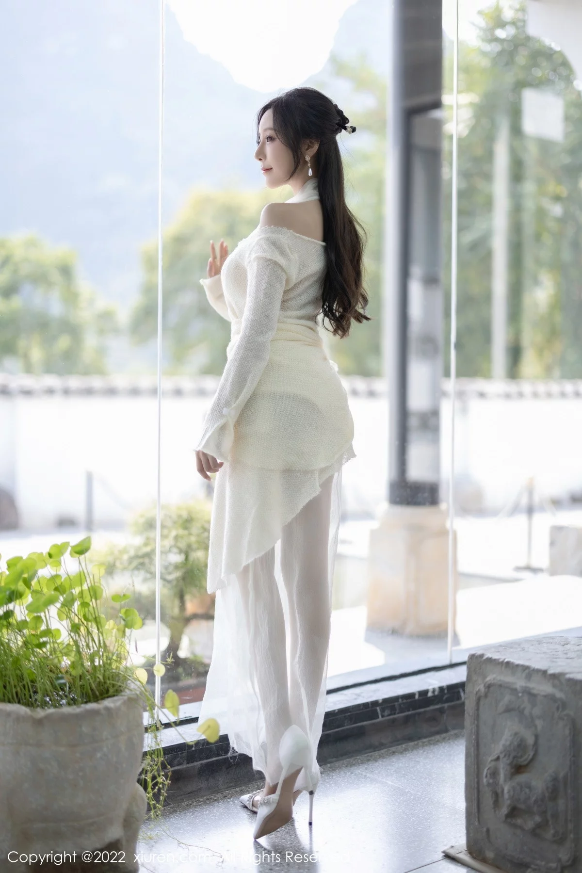 [[XiuRen秀人网]秀人网]No.5846_女神王馨瑶yanni性感白色连衣裙配超薄肉丝秀翘臀美腿诱惑写真87P