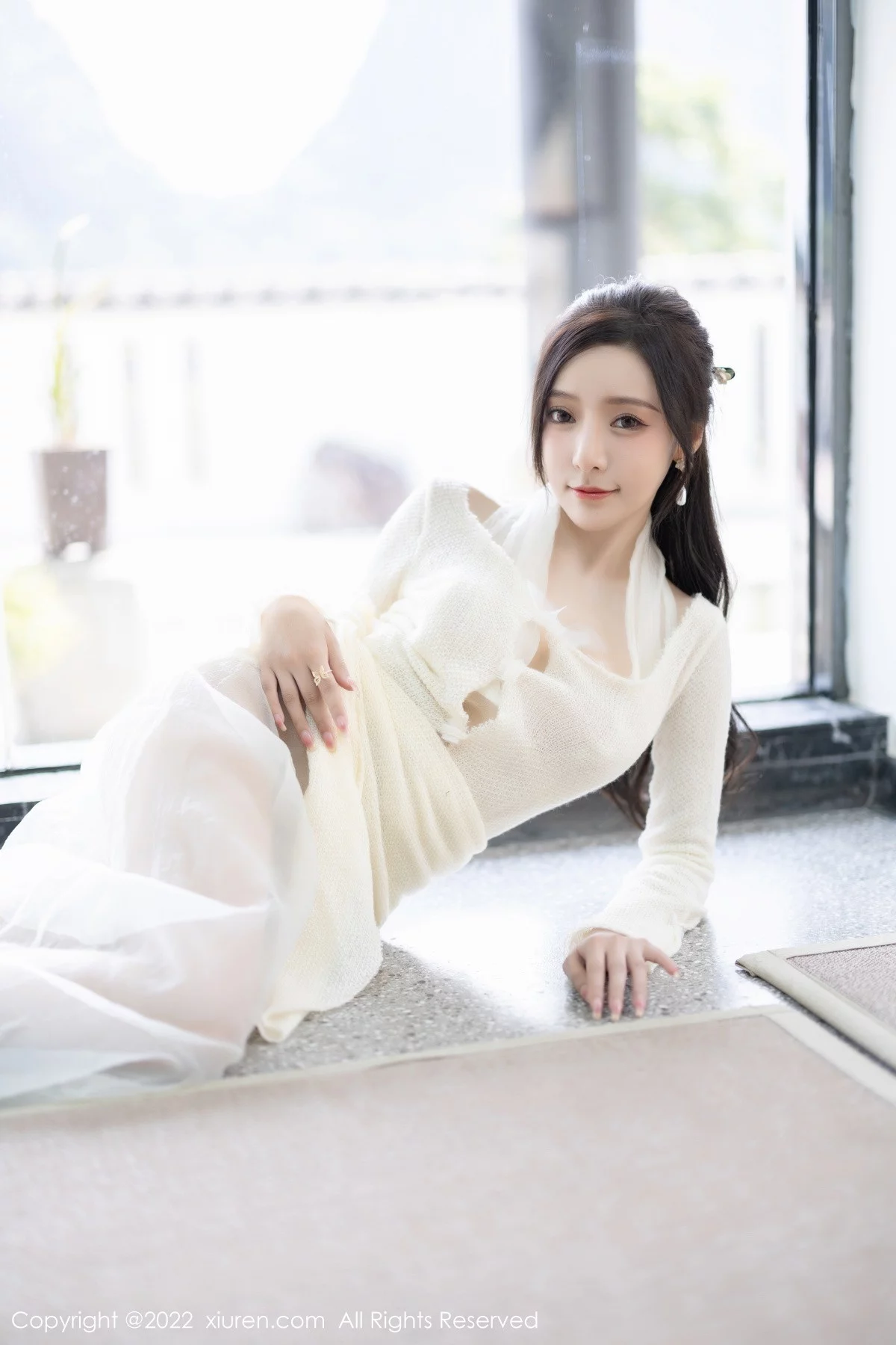 [[XiuRen秀人网]秀人网]No.5846_女神王馨瑶yanni性感白色连衣裙配超薄肉丝秀翘臀美腿诱惑写真87P