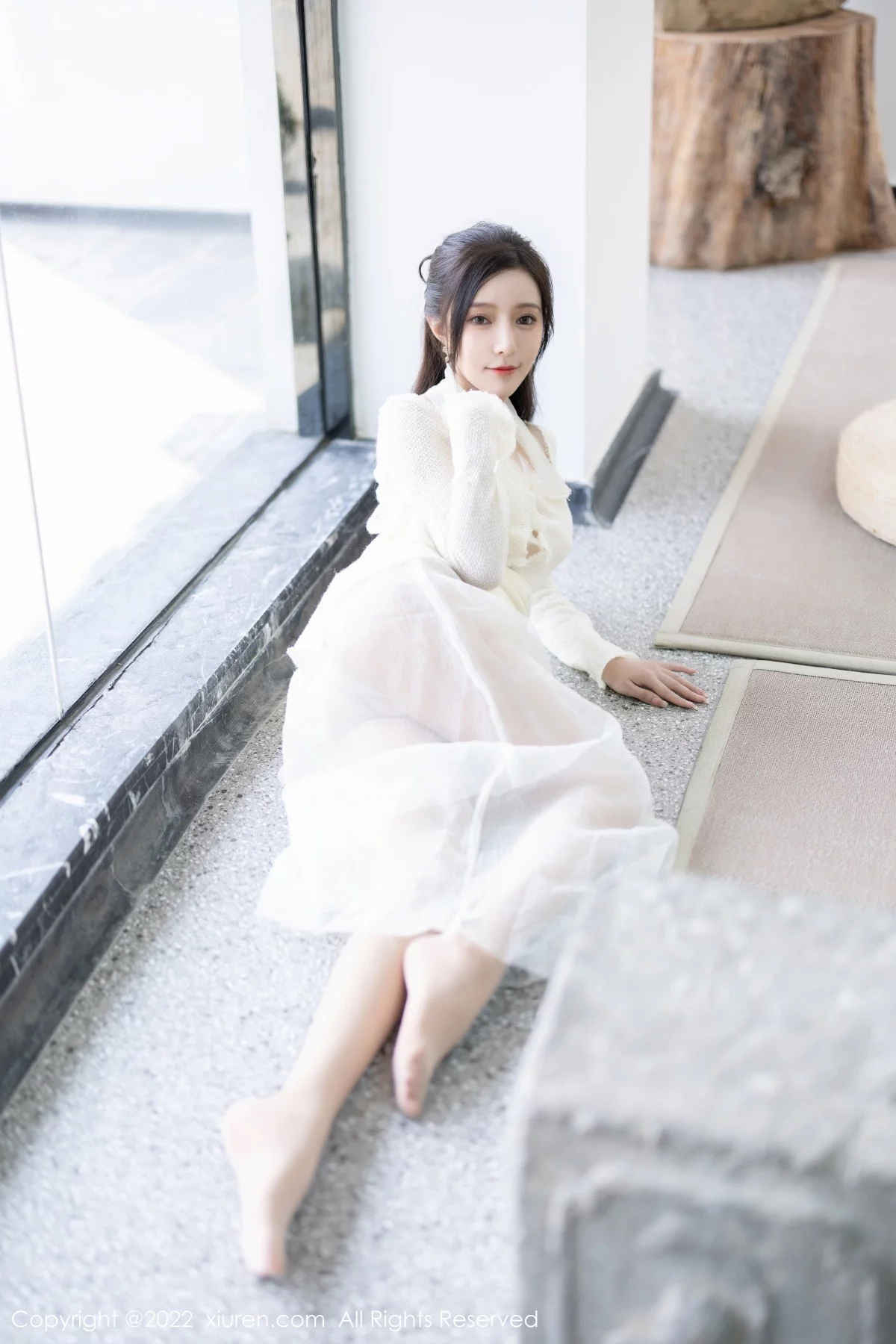 [[XiuRen秀人网]秀人网]No.5846_女神王馨瑶yanni性感白色连衣裙配超薄肉丝秀翘臀美腿诱惑写真87P