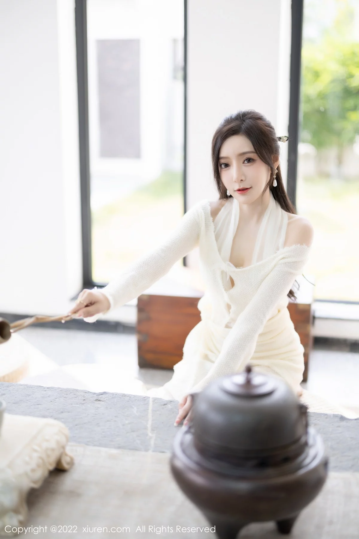 [[XiuRen秀人网]秀人网]No.5846_女神王馨瑶yanni性感白色连衣裙配超薄肉丝秀翘臀美腿诱惑写真87P