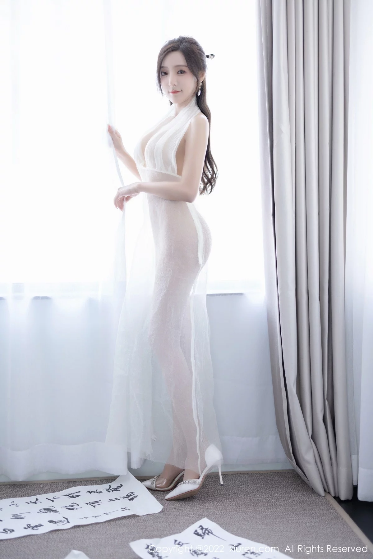 [[XiuRen秀人网]秀人网]No.5846_女神王馨瑶yanni性感白色连衣裙配超薄肉丝秀翘臀美腿诱惑写真87P