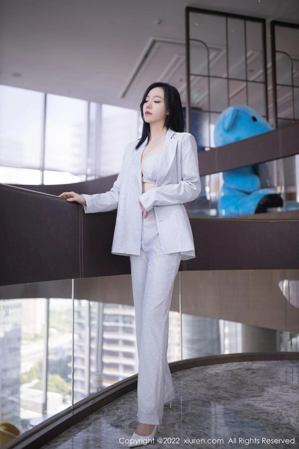 [[XiuRen秀人网]秀人网]No.5859_模特安然anran脱银色西服露性感银色内衣秀完美身材诱惑写真76P