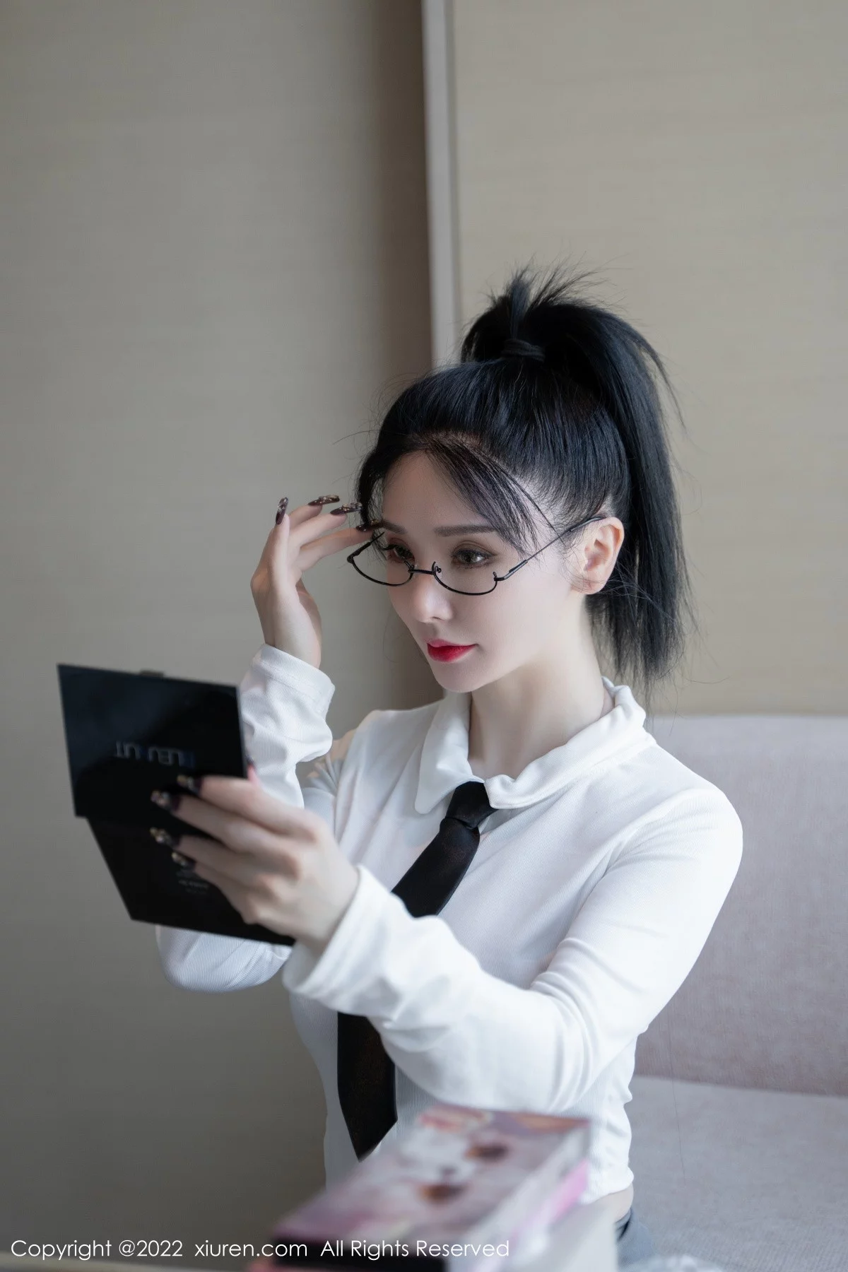 [[XiuRen秀人网]秀人网]No.5856_模特潘娇娇性感白色上衣配灰短裙半撩秀巨乳肥臀惹火诱惑写真118P